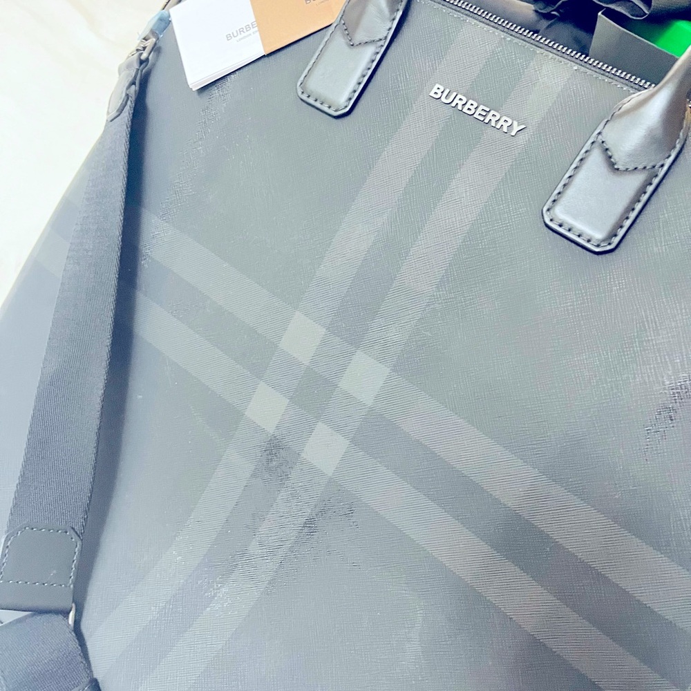 Burberry slim vertical grid Denny bag in charcoal - never used - Picture 7 of 13